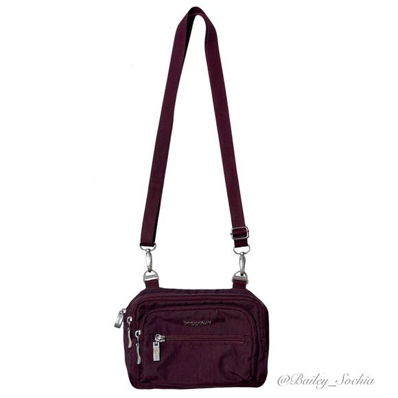 Baggallini Triple Zip Swing Bag - Picture 2 of 9